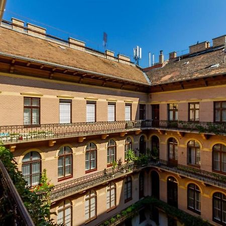 The Opulent Oasis By Newave Apartments Budapest Kültér fotó