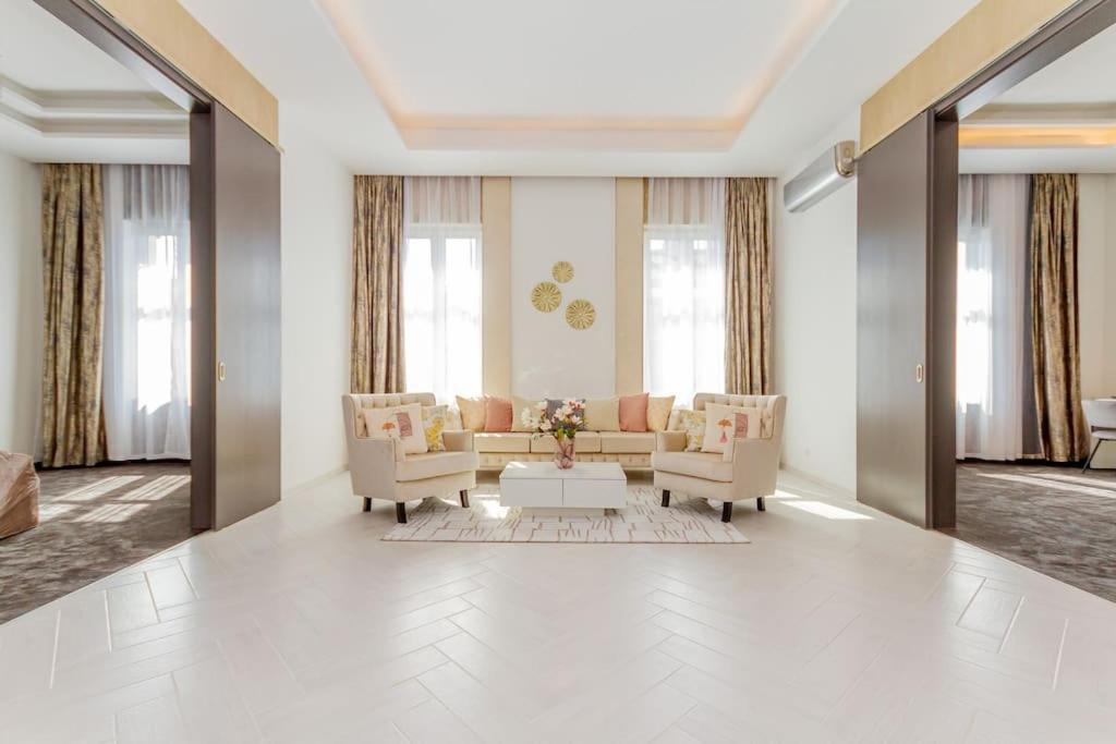 The Opulent Oasis By Newave Apartments Budapest Kültér fotó