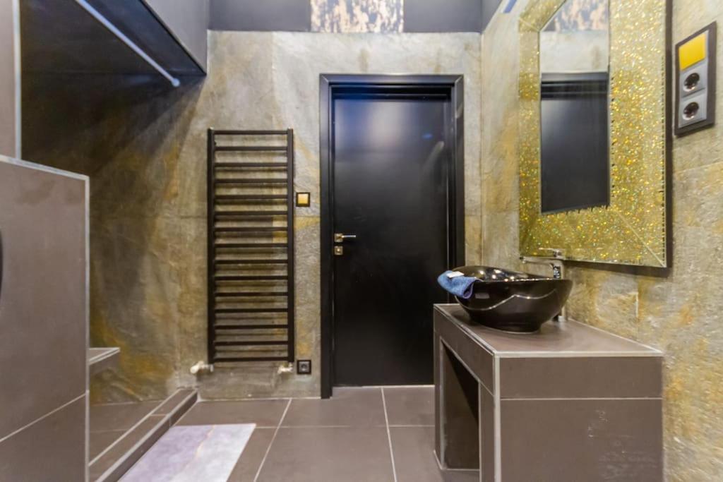 The Opulent Oasis By Newave Apartments Budapest Kültér fotó
